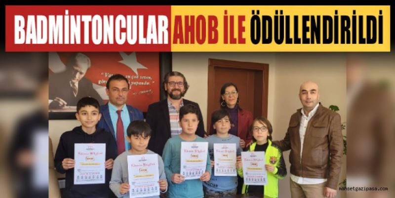 BADMİNTONCULAR AHOB İLE ÖDÜLLENDİRİLDİ