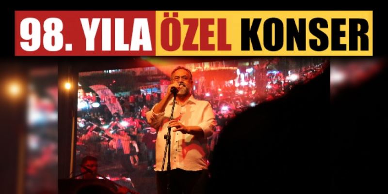 GAZİPAŞA’DA DÜZENLENEN TOLGA ÇANDAR KONSERİ İLGİ GÖRDÜ