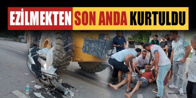 MOTOSİKLET KEPÇENİN ALTINDA KALDI