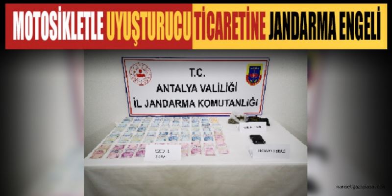 MOTOSİKLETLE UYUŞTURUCU TİCARETİNE JANDARMA ENGELİ