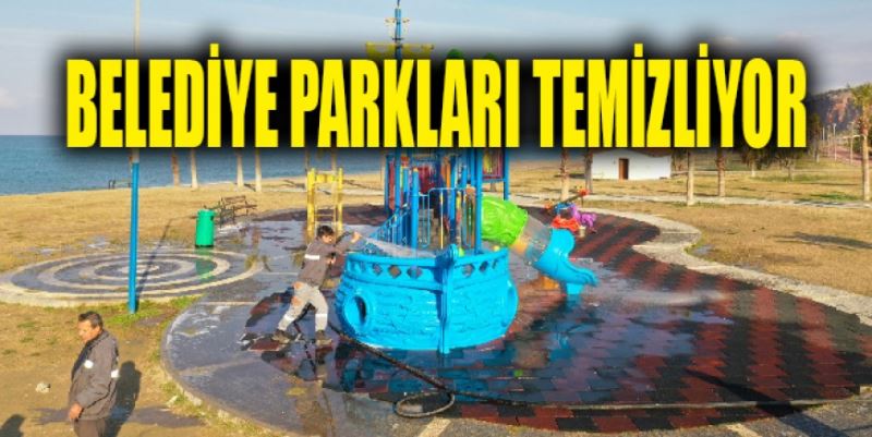 PARKLAR TEMİZLENİYOR