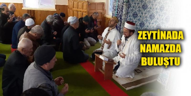 ZEYTİNADA NAMAZDA BULUŞTU